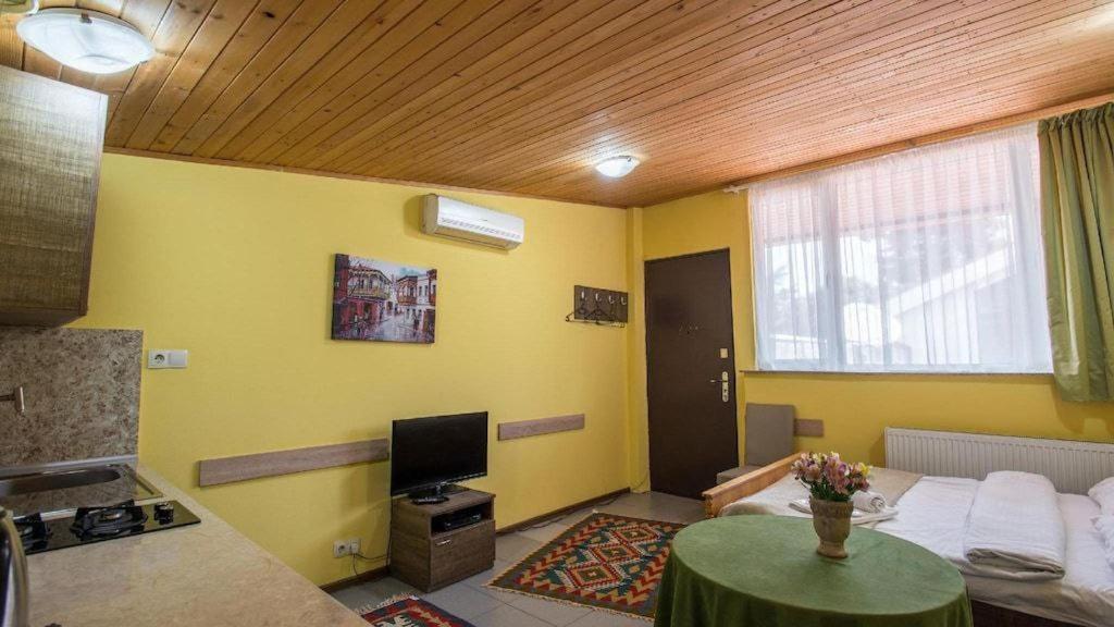 Apart-Hotel Gala In The Center Of Тбилиси Экстерьер фото
